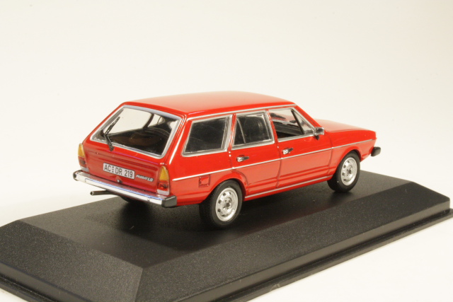 VW Passat Variant 1976, red