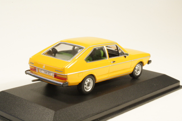 VW Passat 1975, keltainen