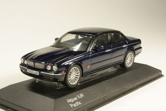 Jaguar XJR Pacific V8, dark blue