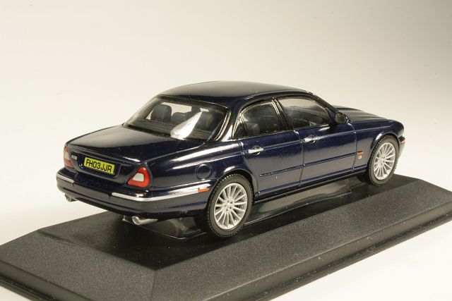Jaguar XJR Pacific V8, dark blue