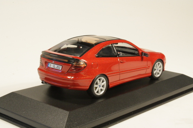Mercedes C-Class Sport Coupe, punainen
