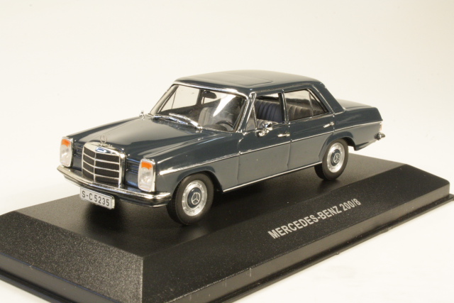 Mercedes 200/8 (w115), tummansininen - Sulje napsauttamalla kuva