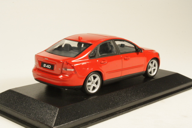 Volvo S40, punainen