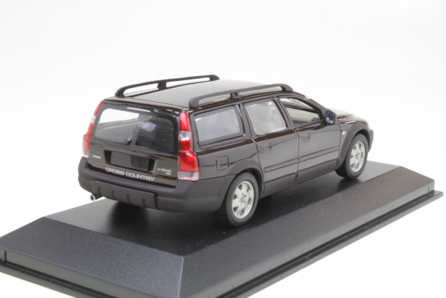 Volvo V70 XC, dark red