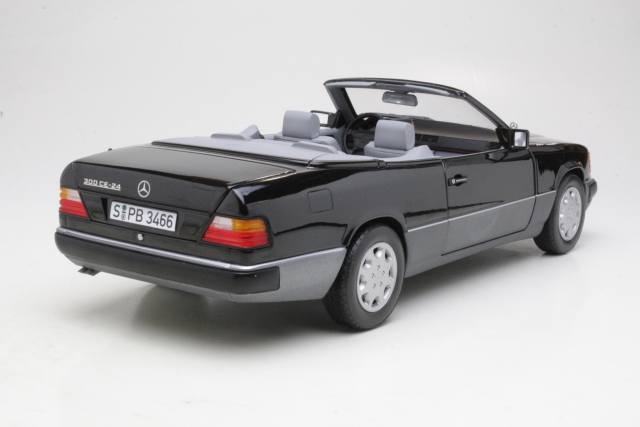 Mercedes 300CE-24 Cabriolet 1990, musta