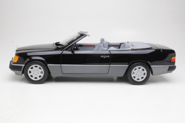 Mercedes 300CE-24 Cabriolet 1990, musta - Sulje napsauttamalla kuva