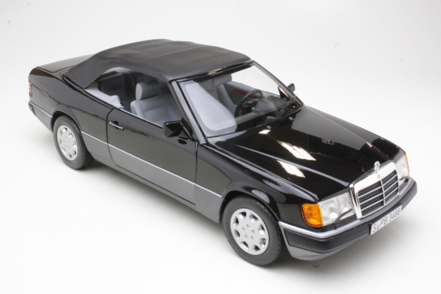 Mercedes 300CE-24 Cabriolet 1990, musta