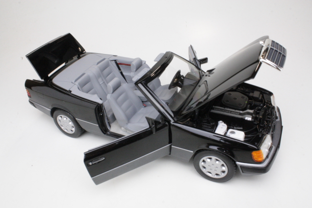 Mercedes 300CE-24 Cabriolet 1990, musta