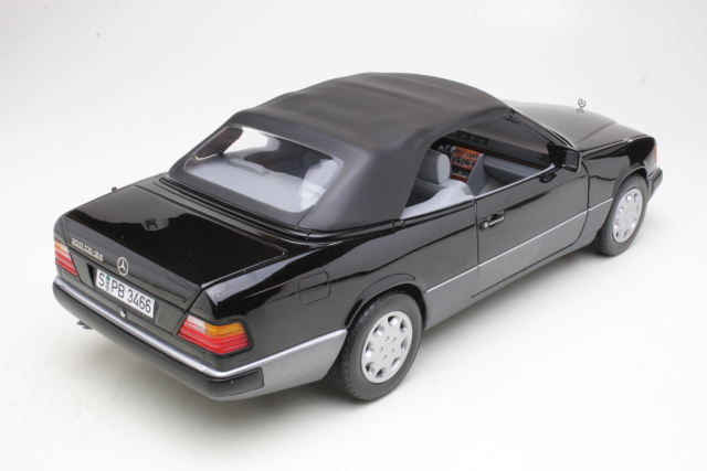 Mercedes 300CE-24 Cabriolet 1990, musta