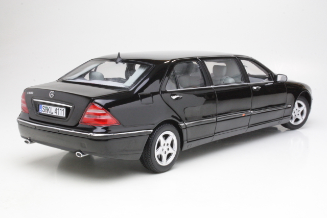 Mercedes S-Class Pullman 2000, musta