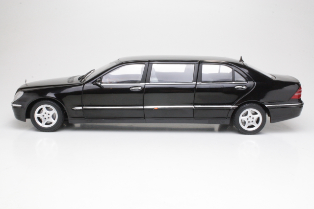 Mercedes S-Class Pullman 2000, musta
