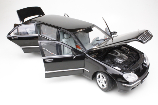 Mercedes S-Class Pullman 2000, musta