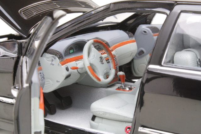 Mercedes S-Class Pullman 2000, musta