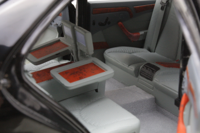 Mercedes S-Class Pullman 2000, musta