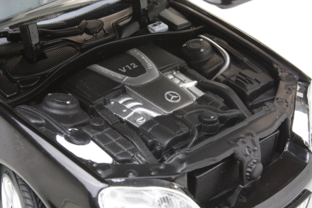 Mercedes S-Class Pullman 2000, musta