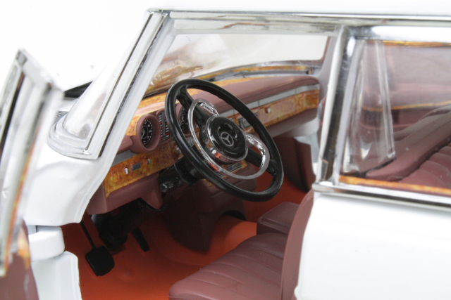 Mercedes 600 Landaulet 1966, valkoinen