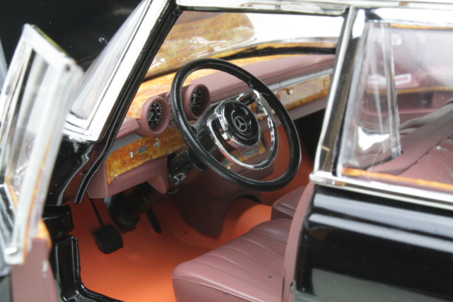 Mercedes 600 Landaulet 1966, musta