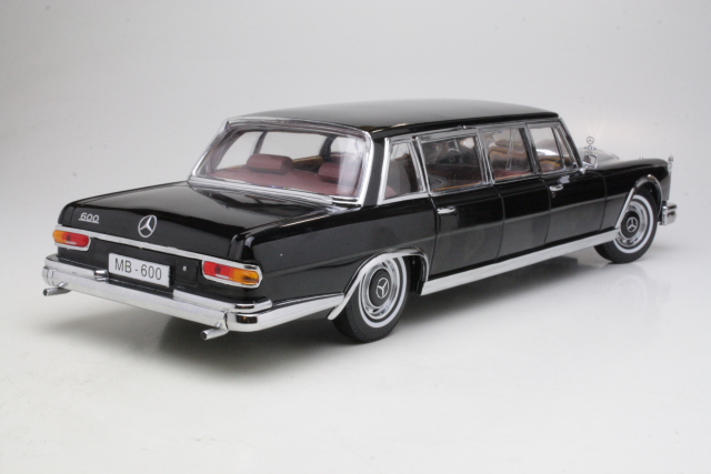 Mercedes 600 Pullman 1966, musta - Sulje napsauttamalla kuva