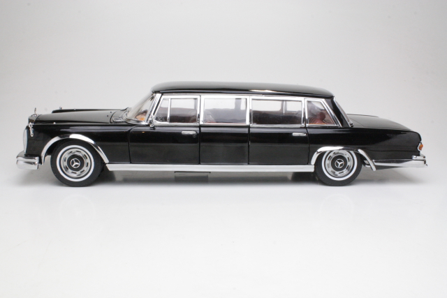 Mercedes 600 Pullman 1966, musta - Sulje napsauttamalla kuva