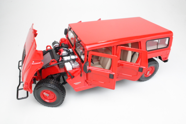 Hummer 4-Door Wagon, red