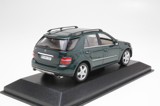 Mercedes M-Class 2005, dark green