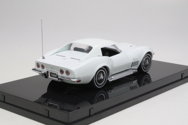 Chevrolet Corvette C3 1969, valkoinen - Sulje napsauttamalla kuva