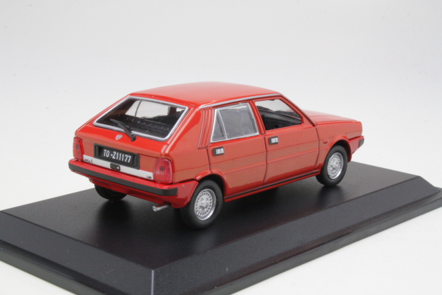 Lancia Delta 1300 1979, red - Click Image to Close