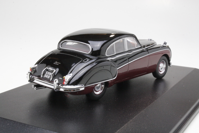 Jaguar Mk.IX, black/dark red
