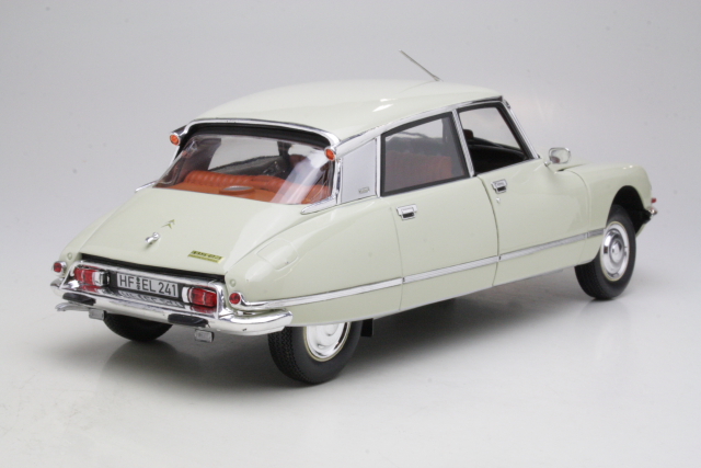 Citroen DS23 Pallas 1974, vaaleankeltainen