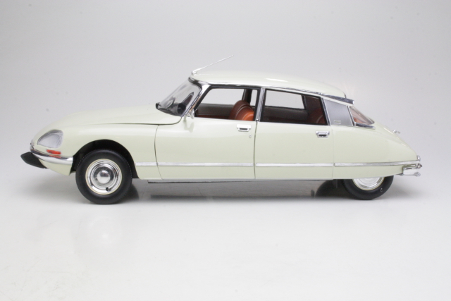 Citroen DS23 Pallas 1974, vaaleankeltainen - Sulje napsauttamalla kuva