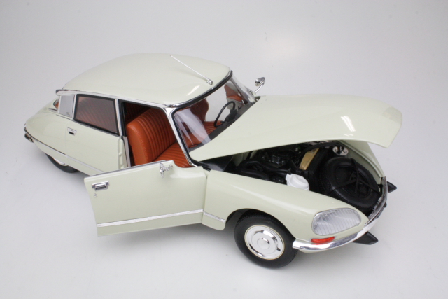 Citroen DS23 Pallas 1974, vaaleankeltainen