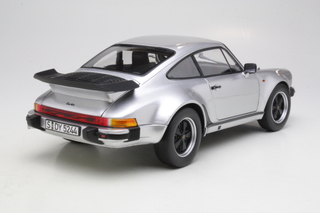 Porsche 911 Turbo 3.3L 1977, hopea - Sulje napsauttamalla kuva