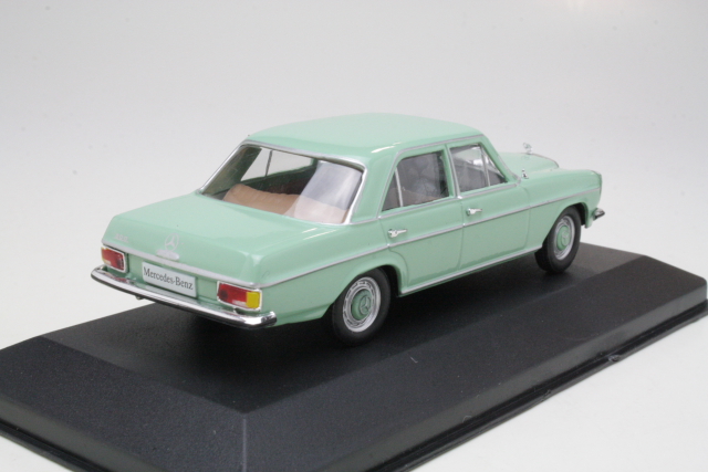 Mercedes 200/8 (w115) 1968, vihreä