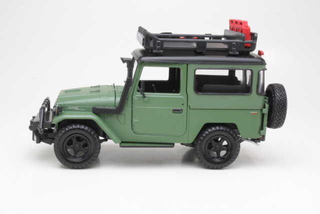 Toyota Land Cruiser FJ40 Hard-Top, vihreä - Sulje napsauttamalla kuva