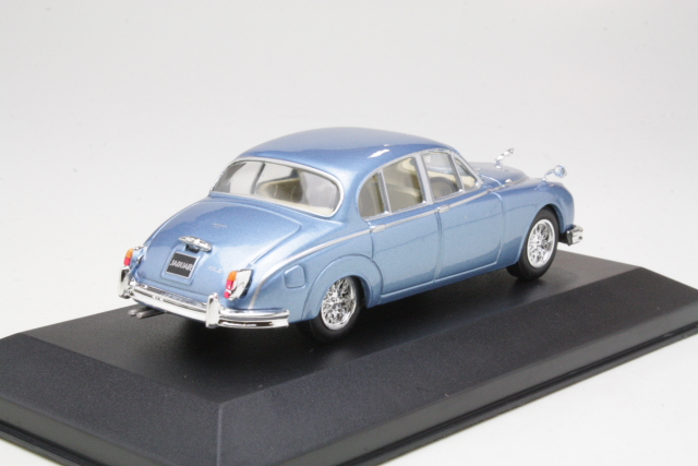 Jaguar MkII 1960, light blue