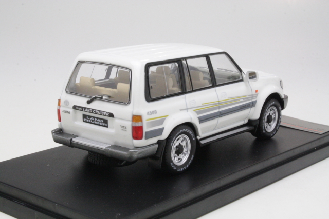 Toyota Land Cruiser LC80 1996, white