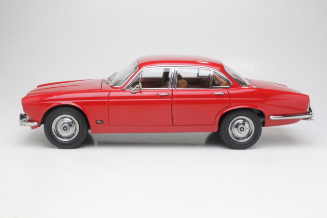 Jaguar XJ6 2.8L Mk1 1971, punainen