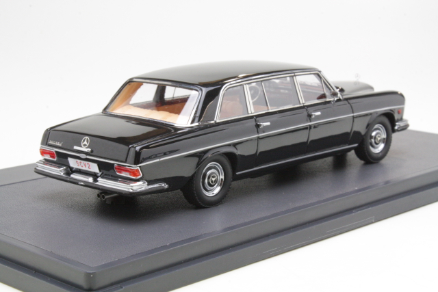 Mercedes 300SEL Long Vatican 1967, musta
