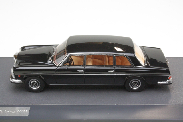 Mercedes 300SEL Long Vatican 1967, musta