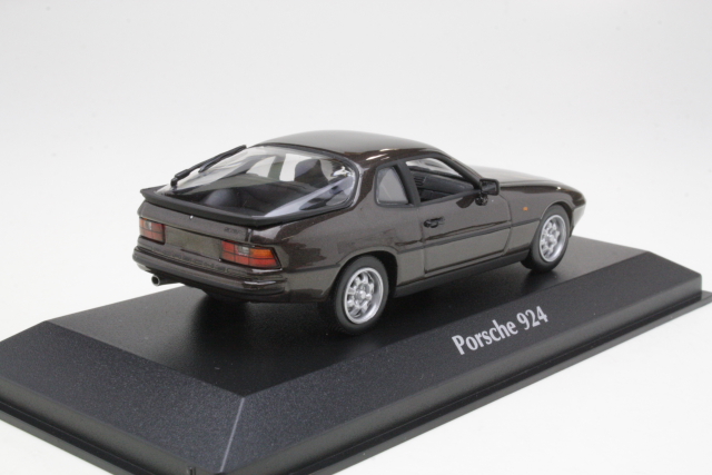 Porsche 924 1984, ruskea - Sulje napsauttamalla kuva