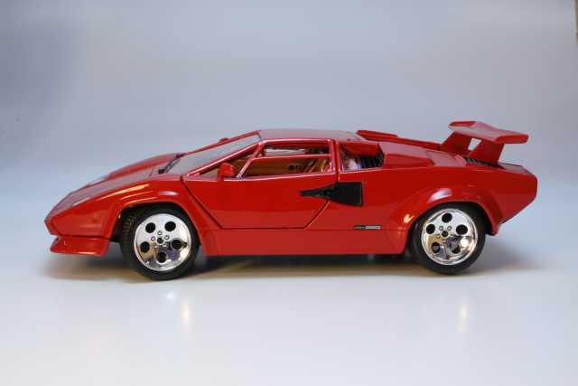 Lamborghini Countach LP5000S QV, punainen - Sulje napsauttamalla kuva
