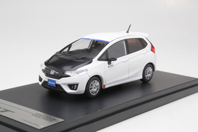 Honda Fit RS 2014 (3rd generation), white