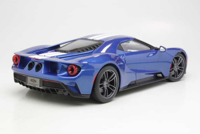 Ford GT 2017, blue/white stripes