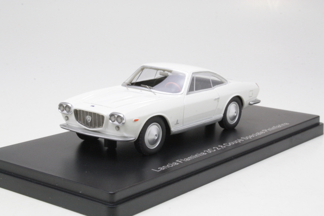 Lancia Flaminia 3C 2.8 Coupe Speciale Pininfarina 1963,valkoinen
