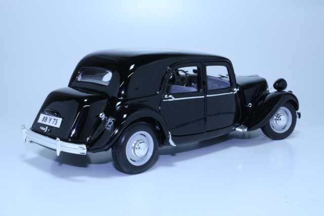 Citroen 15CV 1953, musta