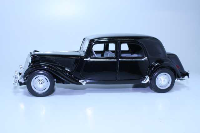 Citroen 15CV 1953, musta