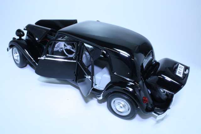 Citroen 15CV 1953, musta