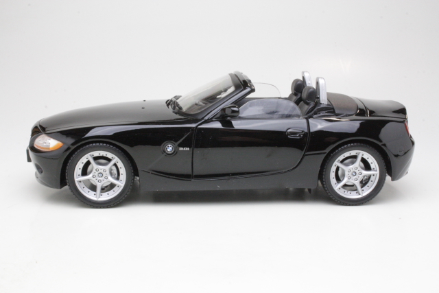 BMW Z4, musta