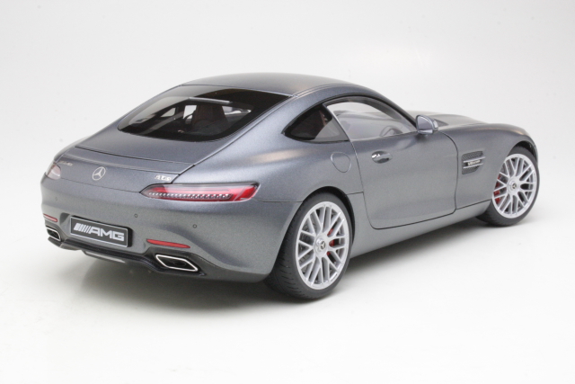 Mercedes AMG GT S 2015, mattaharmaa