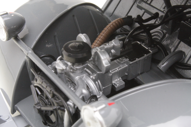 Citroen 2CV AZL Malle Bombee 1957, grey